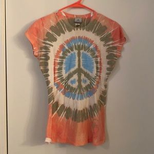 Fun tye-die peace sign shirt